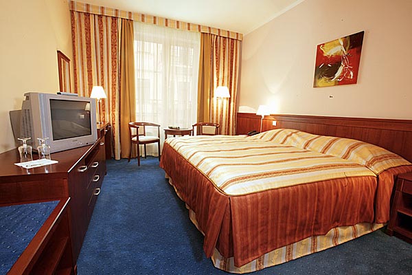 Hotel_olympia_room